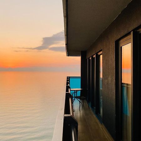 Black Sea Apartment In Orbi City Batumi Exteriör bild